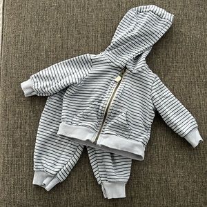 Carter’s sweatsuit set
